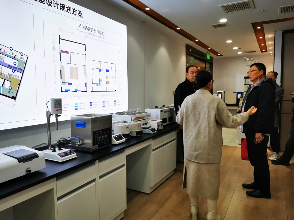 江苏某食用油企业一行莅临澳谱斯仪器上海展厅进行参观考察，洽谈合作