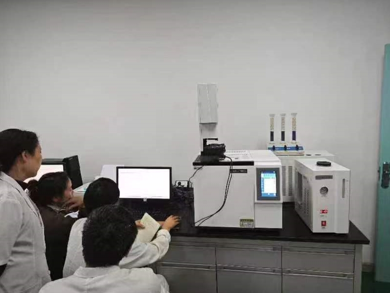 白酒的哪些项目需要使用气相色谱仪？