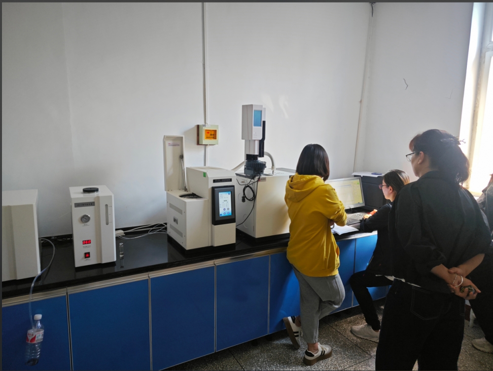 澳谱斯气相色谱仪走进某企业实验室，助力企业检测工作